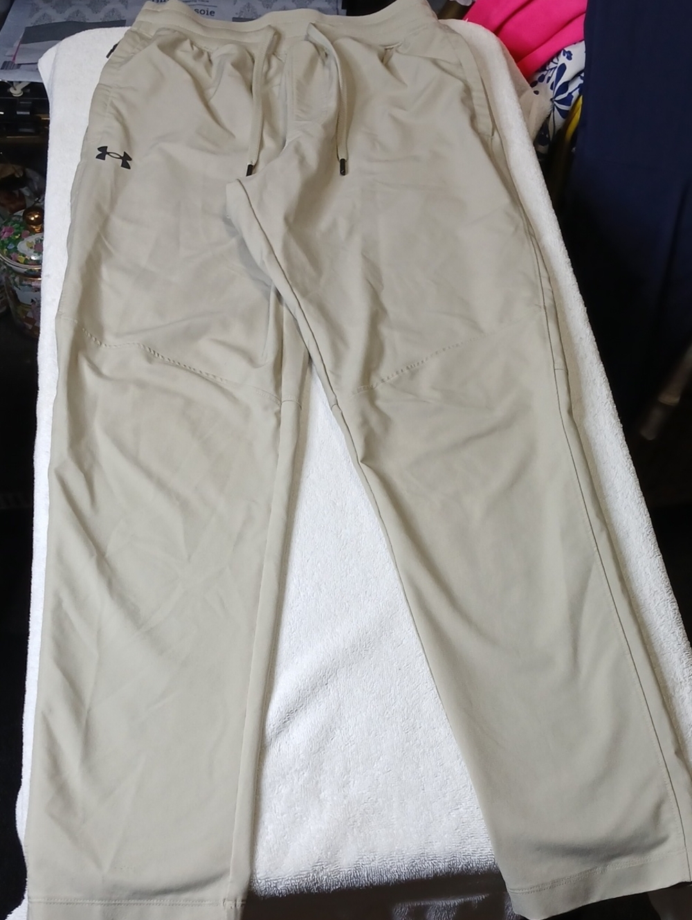 Under Armour Menβs Tan Lightweight Joggers